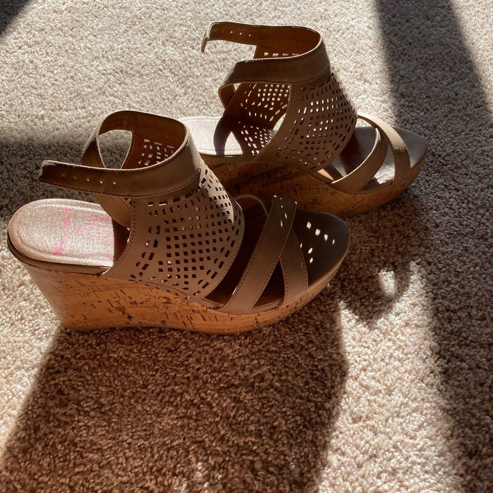 Jelly pop tan wedges